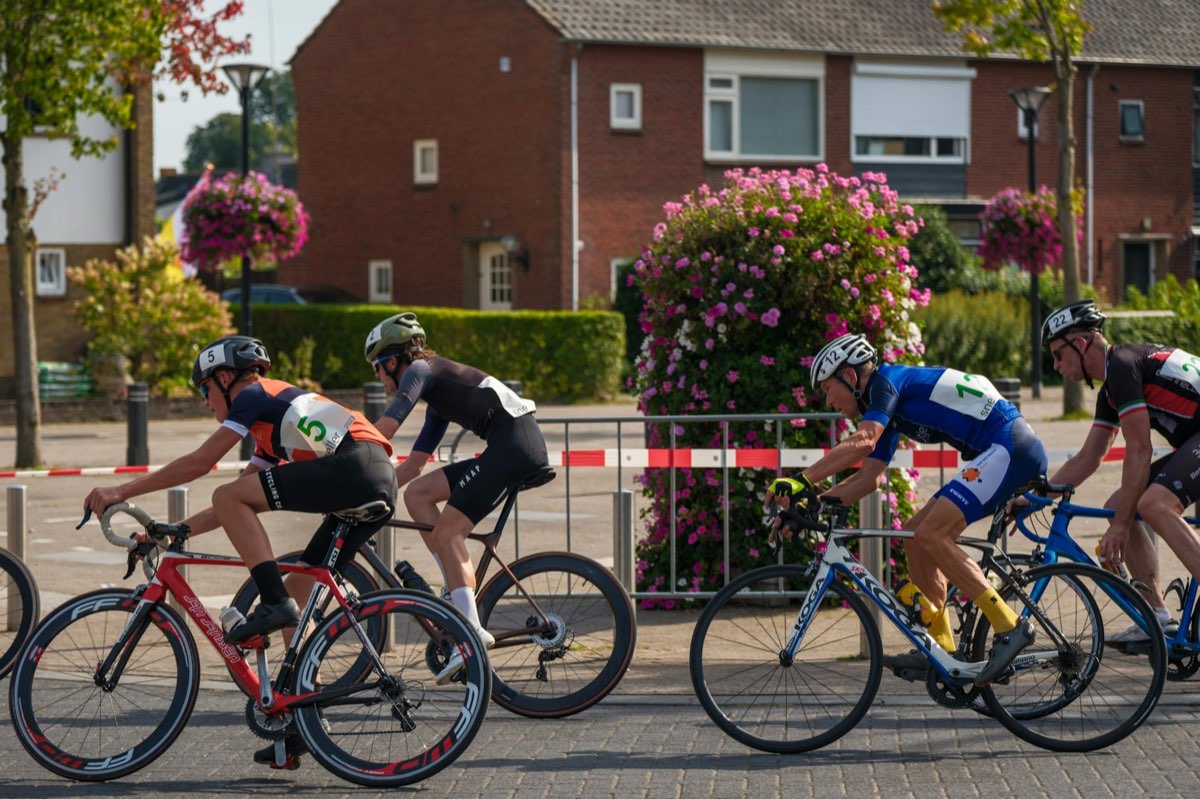 Ditt första Zwift-race — nybörjarguide till virtuell racing